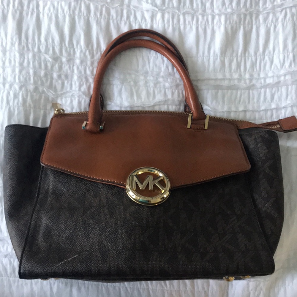 Classic Michael Kors Hudson handbag
